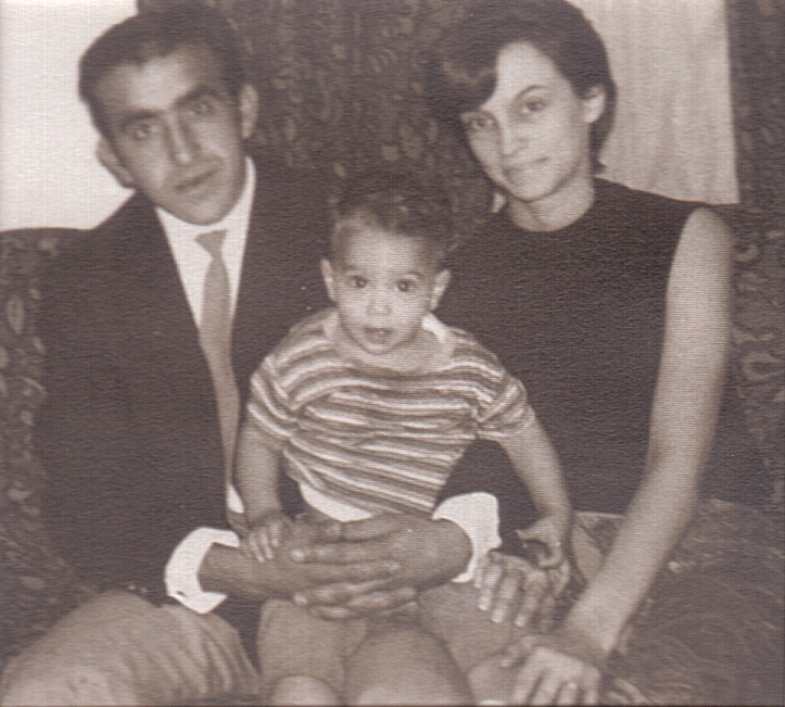 Joe+with+Mon+and+Dad+1971